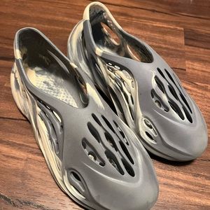 Yeezy Foamrunner MXT Moon Grey